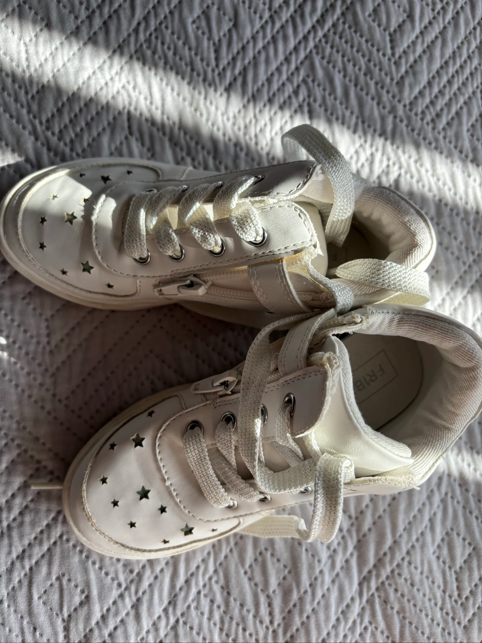 🌸 White sneakers with stars - Size 28 – photo 5